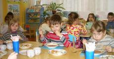 Каким должно быть питание в детском саду и дома?