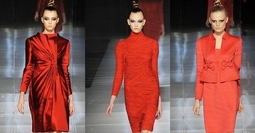 В гардеробе модницы должно быть красное платье