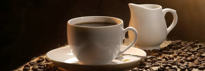 Женщины, пьющие кофе, более позитивны